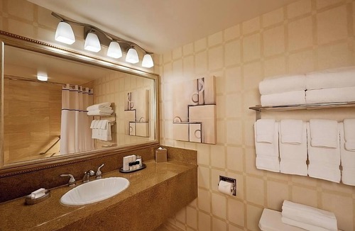 Sunrise Manor Hotel | 2 x Carson Tower - Deluxe Doubles Room at Golden Nugget Las Vegas