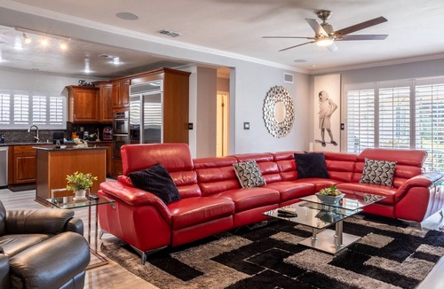 Ladera Heights House | 20% Disc-Modern-King Bed, Jacuzzi, Fire Pit, BBQ+
