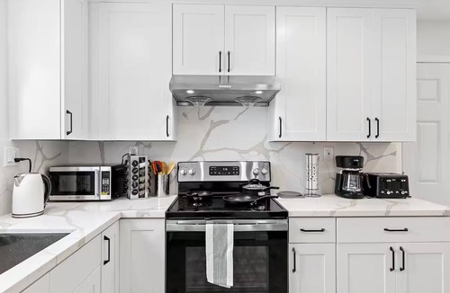 Redwood City House | 222 - New, Stylish Quiet 2B1B w/Yard near Stanford