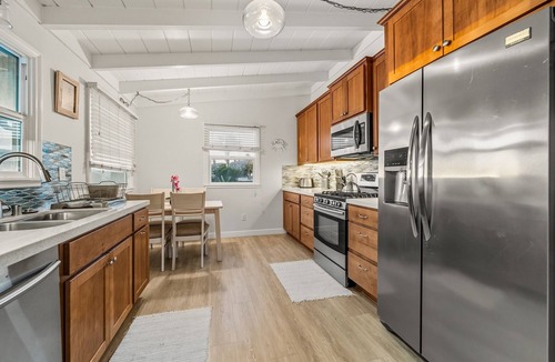 Pierpont Bay House | 25% Off Aug 9-11! Walk To Beach, Great Location*