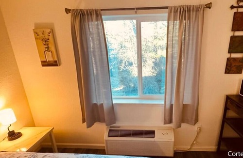 Brownsville Hotel | 28 - Work, Play, Stay