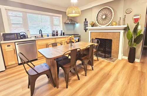 Mid Central Apartment | 2bedroom 2bathroom in Old Town Pasadena Steps to Caltech, PCC Close to Rose Bowl