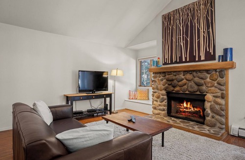 Incline Village Condo | 2BR/2BA Incline Village condo, hot tub, mountain views