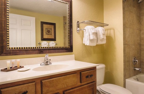 Lake Buena Vista Resort | 2BR-Dlx Inside Disney Gates-5 Pools, 2 Lazy Rivers, SPLASH pad, Mini Golf & More