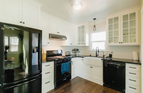 Southeastern Sacramento House | 2BR Sacramento Home in Tahoe Park - Free Parking