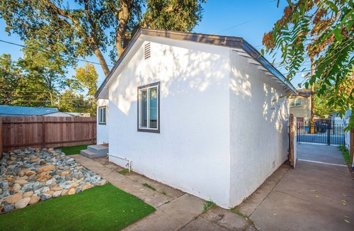 Southeastern Sacramento House | 2BR Single-Family Near Downtown—Pet-Friendly, Fenced, Zoo & Golf Nearby