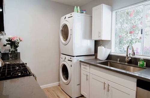 NoHo Arts District Villa | 2BR TOWNHOME with PRIVATE ROOFTOP DECK & CARPORT PARKING (p30)