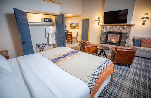 Mammoth Lakes Hotel | 3 Alpine Units Near Sherwin Lakes, & Mammoth Mountain! Epic Hiking Adventure