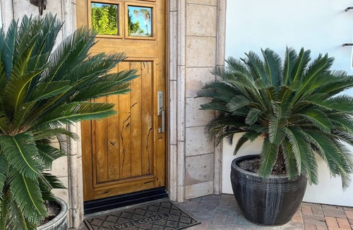 Historic Tennis Club Condo | 3-bdrm 3-full bath Villa in down town Palm Springs CA with its own patio & spa