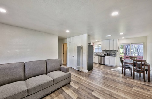 Mountain View Estates House | 3 Bed/2 Bath near Lake, Beaches & Heavenly. Across from State park.