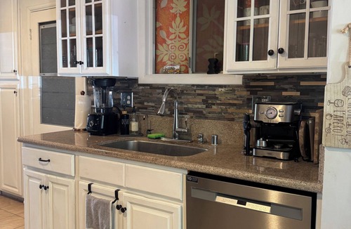 Magnolia Park House | 3-bedroom Burbank Pool home close to studios and a Park across the street!