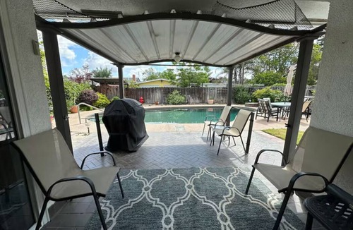 Kingsburg House | 3-bedroom house in fabulous Kingsburg with pool