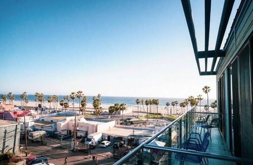 Venice Hotel | 3 Couple Beachside Suite near LAX Minutes from Local Attractions, Free Breakfast