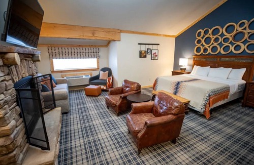 Mammoth Lakes Hotel | 3 Scenic Alpine Units Near Mammoth Mountain, Great for Skiing and Lake Walks