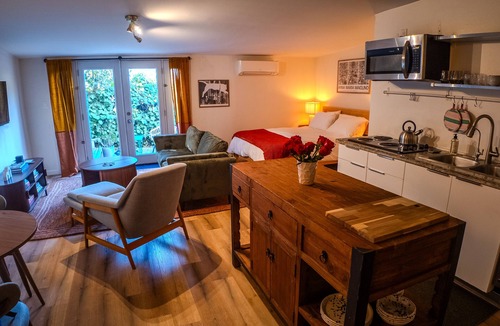 East Hollywood Cottage | 30-Day Or More Creative Studio Casita Oasis