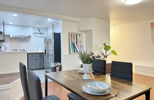 Oakland House | 3927 - Comfy 2BR Guest Unit with Kitchen TV Laundry