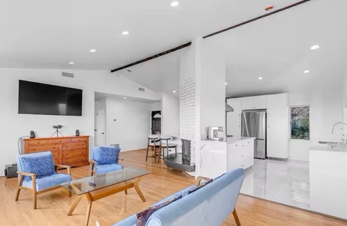 Los Feliz House | 3BD 2BA House Breathtaking Views in Los Feliz Hills