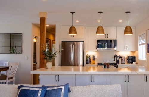 Mission Beach House | 3Bed Mission Beach Casa + Ocean Views+ Parking + Heart of MB