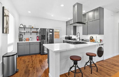 Sacramento House | 3BR/2BA Retreat with Pool/1 Mile to Downtown