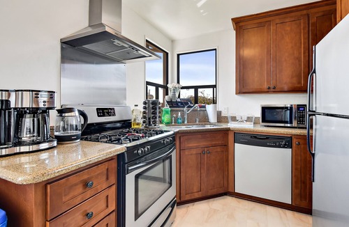 Paradise Valley Apartment | 3BR family house near SF — sleeps 12