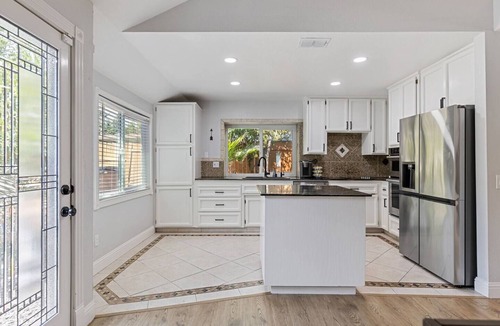 Roseville House | 3BR · Pool · Hot Tub · BBQ · Garage · Roseville