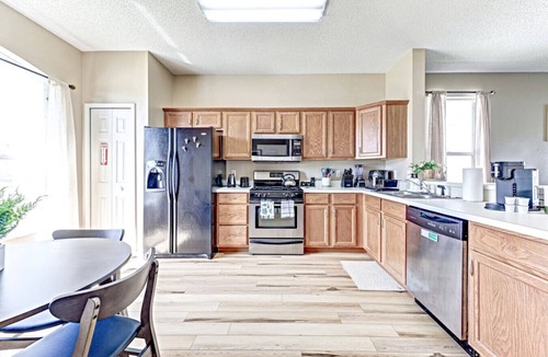 Esprit Villa | 3BR | Screened Pool | 5-Game Room | Lake 9-Min Walk | 10 Min Disney | Sleeps 9