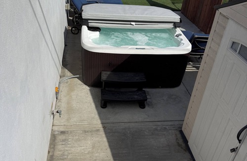 Lawndale House | 3BR w/Hot Tub & Backyard Near Beach, Manhattan Beach& SoFi stadium w AC
