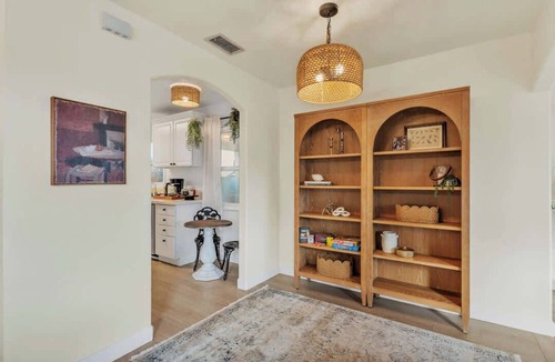 Allied Gardens House | 3BR with Hot Tub, Sunset Deck, AC, Luxury Dining