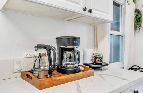 Allied Gardens House | 3BR with Hot Tub, Sunset Deck, AC, Luxury Dining