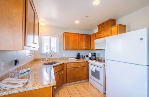 Marina Apartment | 3X 2BR Condos w/Pool, Beach Access & Bonfires