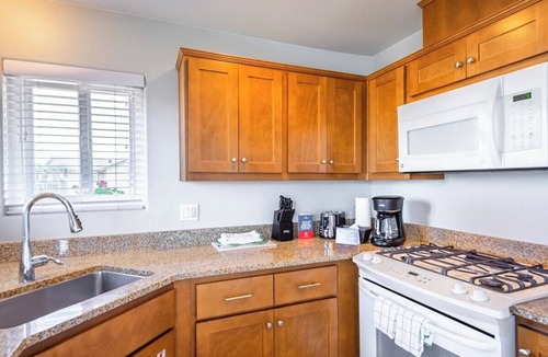 Marina Apartment | 3X 2BR Condos w/Pool, Beach Access & Bonfires