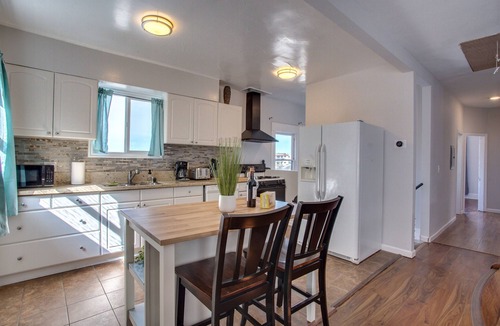 Park West House | 4 BD Entire House Located Close to Downtown and Little Italy!
