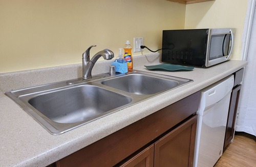 Pico - Robertson Apartment | 4 bedroom apartment near LACMA! Sleeps 10n