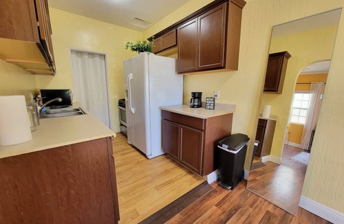 Pico - Robertson Apartment | 4 bedroom apartment near LACMA! Sleeps 10n