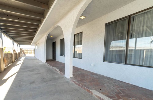 Holiday Shores House | 4-bedroom Farmhouse in perfect Bullhead City with AC