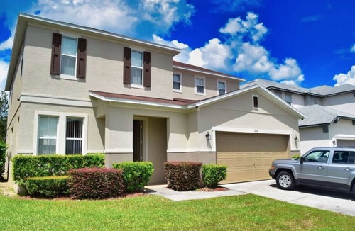 Windwood Bay House | 4 Bedroom games room hot tub & pool close to Parks