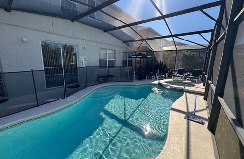 Windwood Bay House | 4 Bedroom games room hot tub & pool close to Parks
