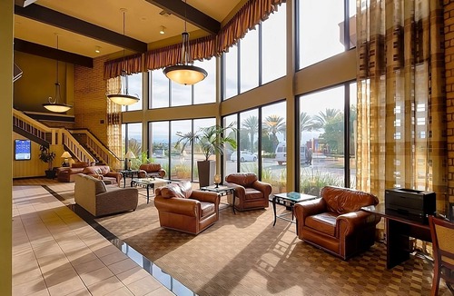 Redding House | 4 Comfortable Units! Outdoor Pool, Parking, Pets Allowed, Near Turtle Bay East!