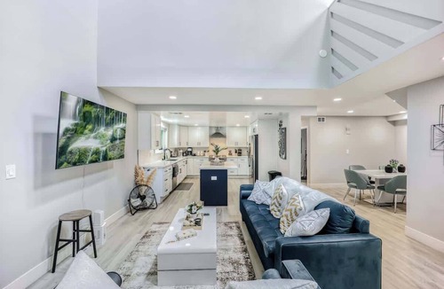 Menlo Park Condo | 4 Luxury Townhouses in A Lot near Meta & Stanford