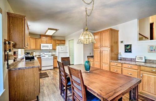 Black Bart House | 4 Mi to Heavenly: Home w/Deck in South Lake Tahoe