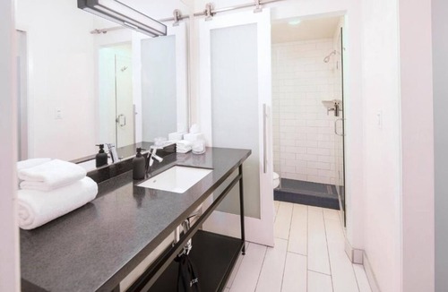 Venice Hotel | 4 Ocean Views & Bold Style in Prime Location | Few steps from Pacific Beach