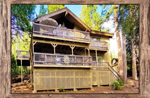 Lake Almanor Country Club House | 4 Season Vacation Rental at Lake Almanor CC. Gameroom, Sleeps 10. Fall Specials.