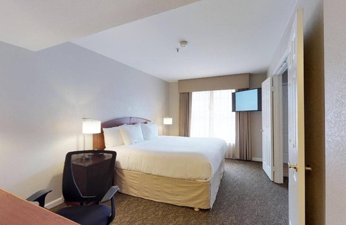 Brea Hotel | 4 Units: Full Kitchen Suite, Pool, Free Breakfast | 1.1 Mi to Brea Sports Park
