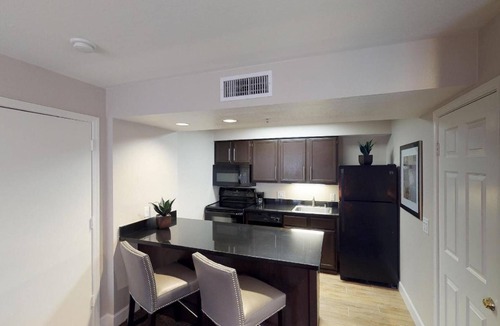 Brea Hotel | 4 Units: Suite w/Full Kitchen & Free Hot Breakfast near Brea Mall - 3.3 mi