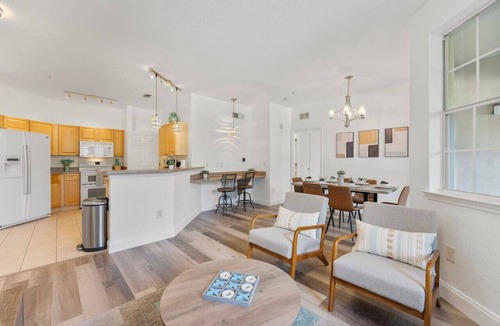 Loughman Apartment | 414TR 2BR Condo APT Heated Pool HotTub King Bed