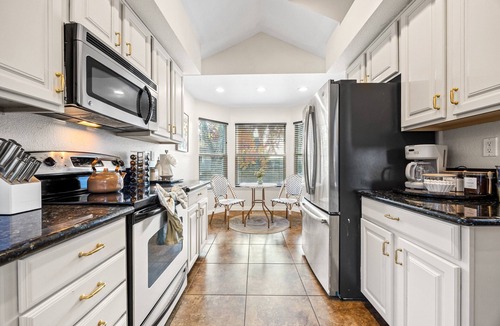 Fairfield House | 4BD Pool Jacuzzi + Arcade Air Hockey - Napa Vibe