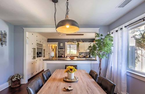 Riverside House | 4BR Craftsman|Wood Streets|Outdoor Bar & Movie Rm