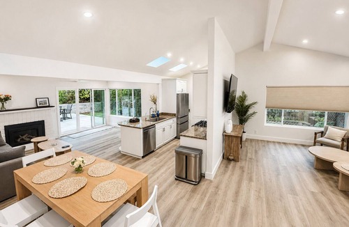 Goleta House | 4BR Near UCSB & Santa Barbara Private Hot Tub Walk to Beach Pool access