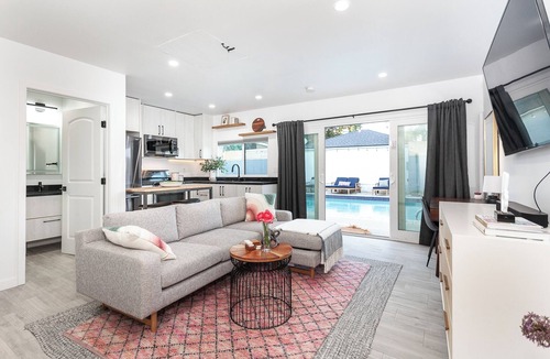 Westchester House | 4BR retreat with private pool & Spa minutes from Sofi, LAX and beaches.