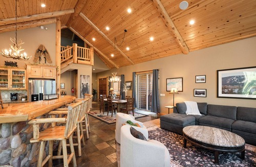 Fox Farm Cabin | 5/4, Luxury Cabin, master retreat, game room, hot tub, close to all.